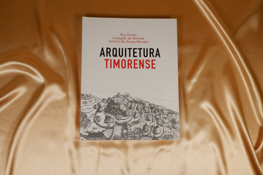 AS19LT07 – Cinatti, Ruy; Almeida, Leopoldo de & Mendes, António de Sousa – ARQUITETURA TIMORENSE. Lisboa. Direcção-Geral do Património Cultural – Museu Nacional de Etnologia / Camões – Instituto da Cooperação e da Língua. 2016