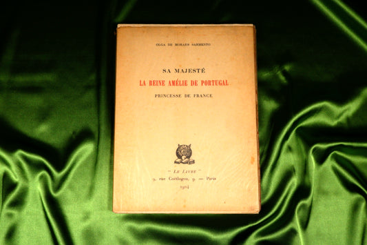 AS20LT13 – Sarmento, Olga de Moraes – SA MAJESTÉ LA REINE AMÉLIE DE PORTUGAL PRINCESSE DE FRANCE. Paris. Le Livre. 1924