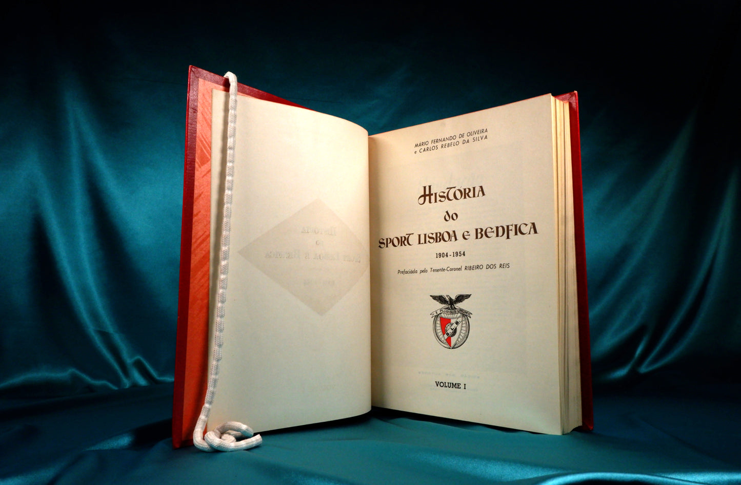 AS20LT25 – Oliveira, Mário Fernando & Silva, Carlos Rebelo da – HISTÓRIA DO SPORT LISBOA E BENFICA 1904-1954. 2 vols. Lisboa. Ed. dos autores. s.d. [1954?]